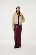 Load image into Gallery viewer, Uma coat