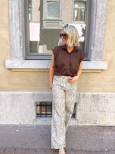 Load image into Gallery viewer, Cropped brown shirt